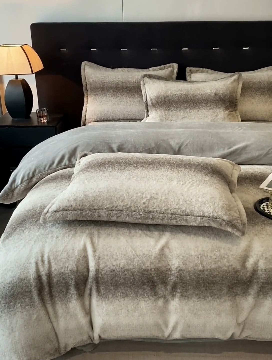 91家纺网 家纺一手货源 找家纺 慕尚家纺 2025新款高端亲肤舒适暖芙兔毛四件套 暖芙-灰棕