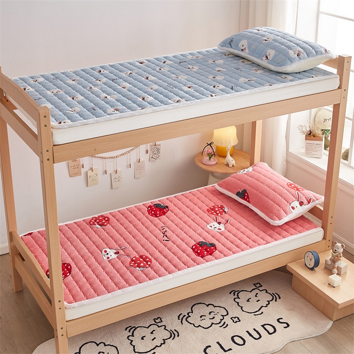 91家纺网 家纺一手货源 找家纺 东宇床垫 2025新款牛奶绒床褥学生床 草莓派对