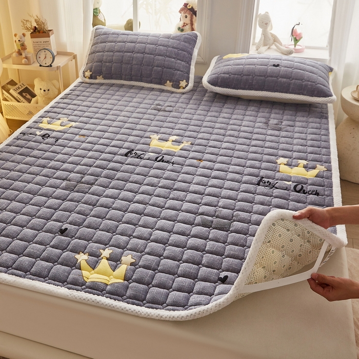 91家纺网 家纺一手货源 找家纺 东宇床垫 2024新款牛奶绒床褥大床 皇冠