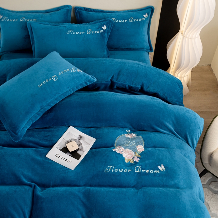 91家纺网 家纺一手货源 找家纺 晶缦家纺 2024新款高克重牛奶绒刺绣花四件套 花仙子-藏蓝