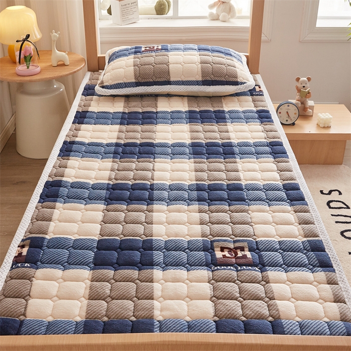 91家纺网 家纺一手货源 找家纺 东宇床垫 2025新款牛奶绒床褥学生床 格子蓝