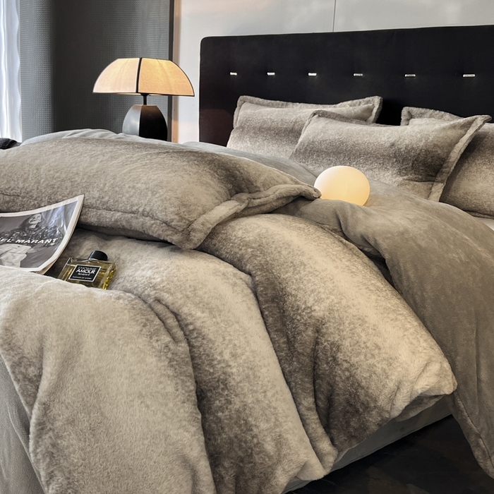 91家纺网 家纺一手货源 找家纺 慕尚家纺 2025新款高端亲肤舒适暖芙兔毛四件套 暖芙-灰棕