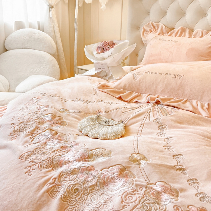 91家纺网 家纺一手货源 找家纺 （总）亲亲公主 2025新款全消光230克牛奶绒绣花四件套- 梦幻巴黎