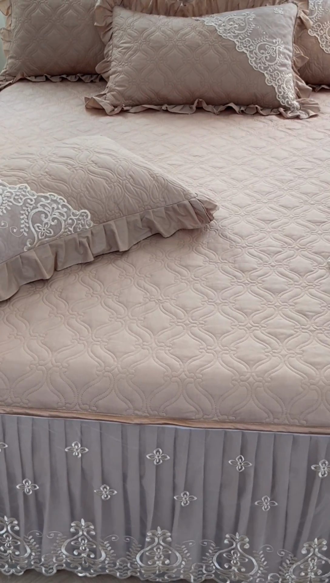 91家纺网 家纺一手货源 找家纺 罗艺轩 2024新款公主风全棉加厚可脱卸床笠式床裙三件套 慕雅-香槟