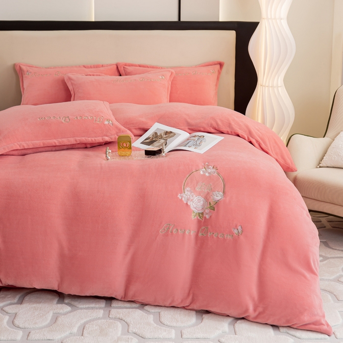 91家纺网 家纺一手货源 找家纺 晶缦家纺 2024新款高克重牛奶绒刺绣花四件套 花仙子-玉粉