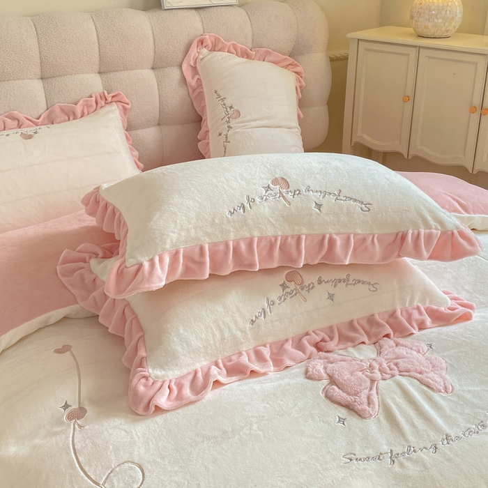 91家纺网 家纺一手货源 找家纺 蜜柚 2024新款全消光高克重韩版小清新贴布绣四件套 蝴蝶结-粉