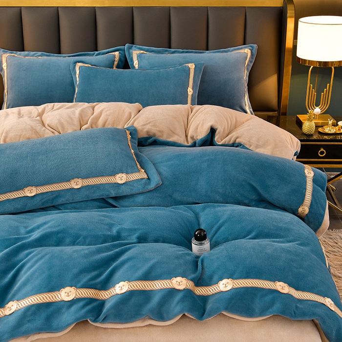 91家纺网 家纺一手货源 找家纺 云家 （包含买家秀）2024新款高克重牛奶绒纯色双拼刺绣四件套珊瑚绒 凯迪系列 凯迪-宾利兰+米驼