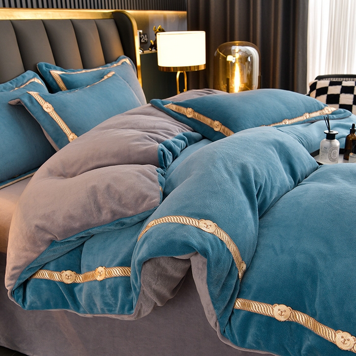 91家纺网 家纺一手货源 找家纺 云家 （包含买家秀）2024新款高克重牛奶绒纯色双拼刺绣四件套珊瑚绒 凯迪系列 凯迪-宾利兰+高级灰