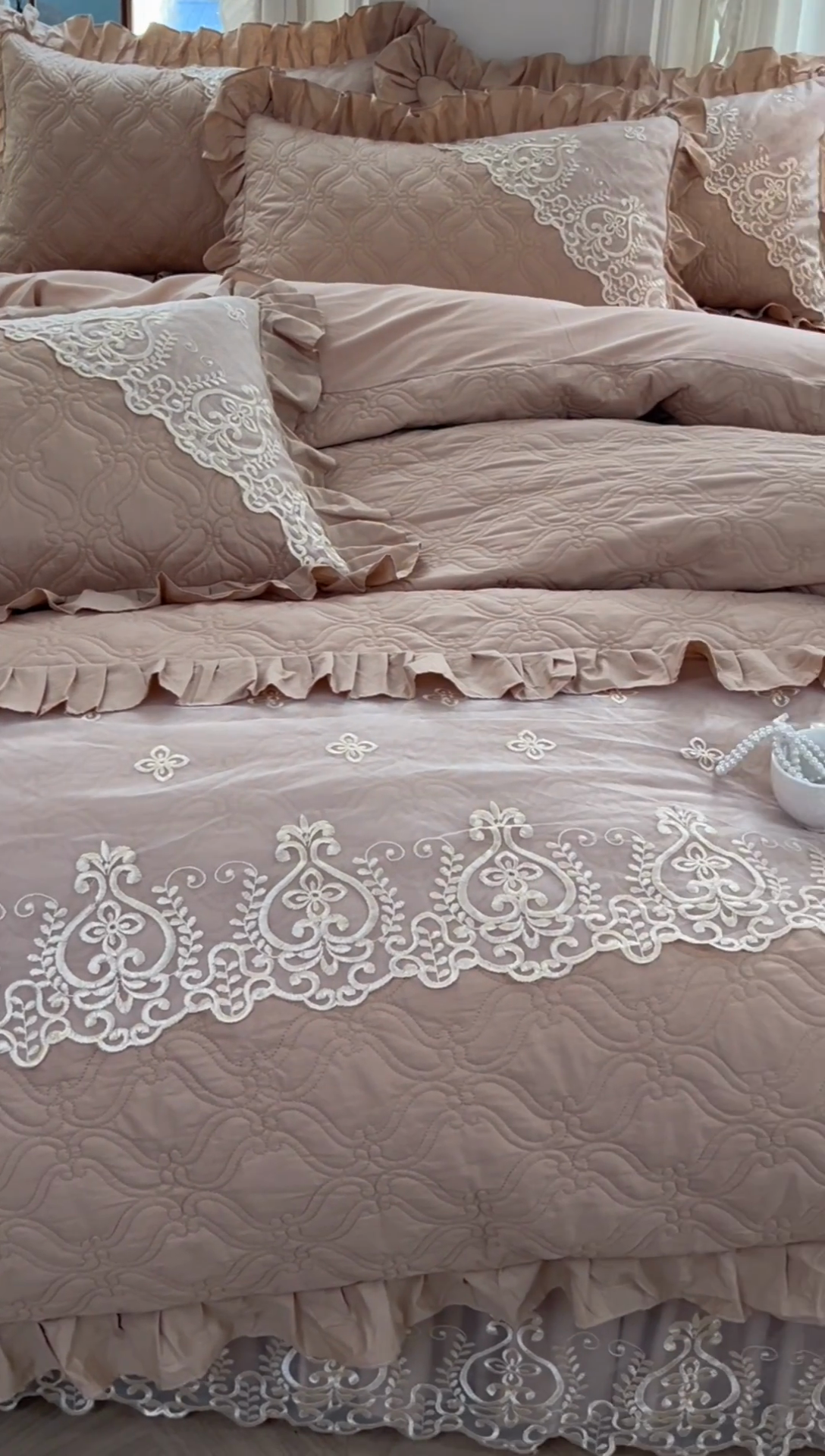 91家纺网 家纺一手货源 找家纺 罗艺轩 2024新款公主风全棉加厚可脱卸床笠式床裙四件套 慕雅-香槟