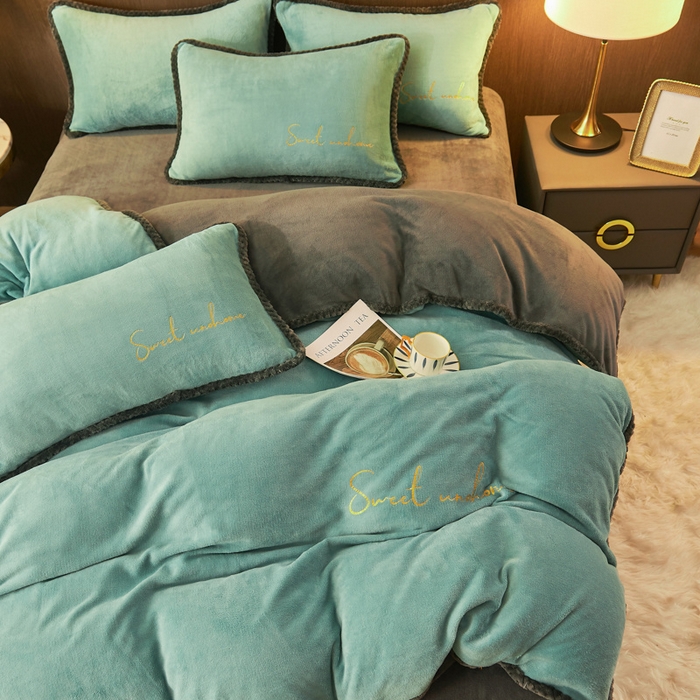 91家纺网 家纺一手货源 找家纺 吾诺 2024新款双拼色牛奶绒四件套 风格一 双拼湖兰