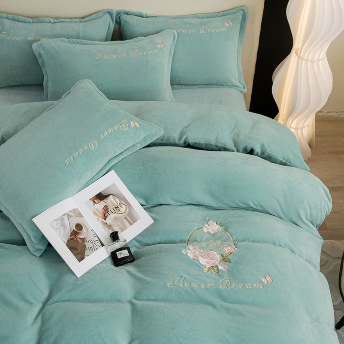 91家纺网 家纺一手货源 找家纺 晶缦家纺 2024新款高克重牛奶绒刺绣花四件套 花仙子-草绿