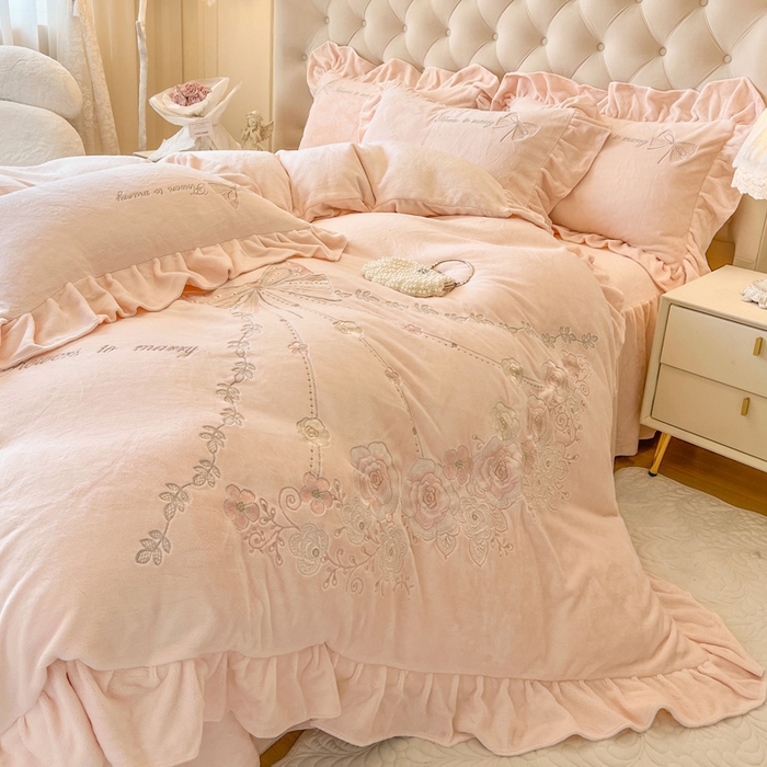 91家纺网 家纺一手货源 找家纺 （总）亲亲公主 2025新款全消光230克牛奶绒绣花四件套- 梦幻巴黎