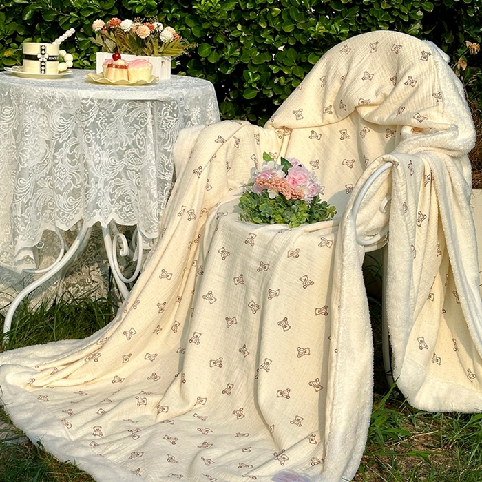 91家纺网 家纺一手货源 找家纺 木楌家居 2025新款皱绉纱空调盖被毯 快乐小熊