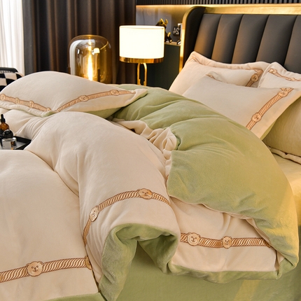91家纺网 家纺一手货源 找家纺 云家 （包含买家秀）2024新款高克重牛奶绒纯色双拼刺绣四件套珊瑚绒 凯迪系列 凯迪-奶昔白+豆绿