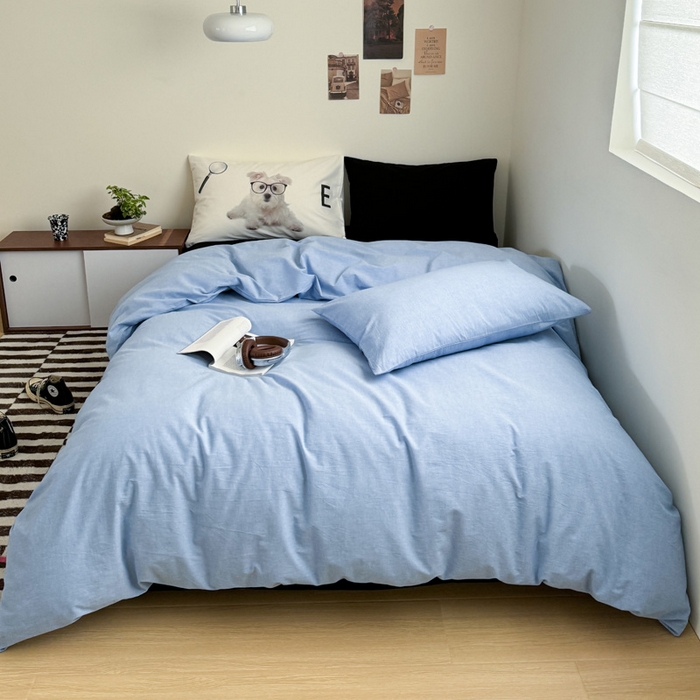 91家纺网 家纺一手货源 找家纺 艾沁家纺 2024新款简约风全棉色织水洗棉混搭四件套 天蓝+黑（黑色枕+印花枕）