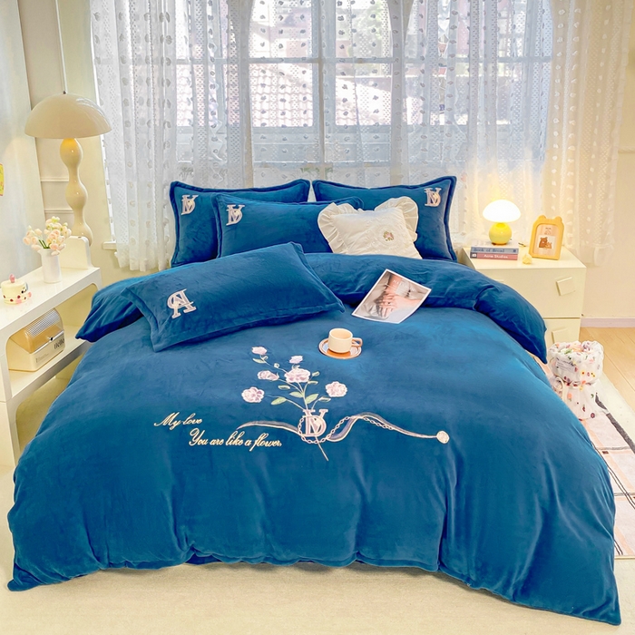 91家纺网 家纺一手货源 找家纺 晶缦家纺 2024新款高克重牛奶绒刺绣花四件套 点点花季-藏蓝