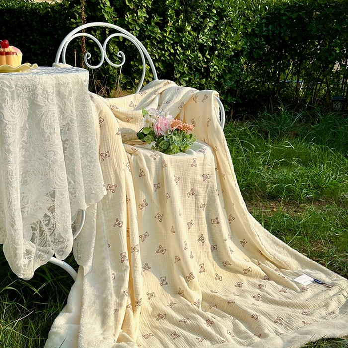 91家纺网 家纺一手货源 找家纺 木楌家居 2025新款皱绉纱空调盖被毯 快乐小熊