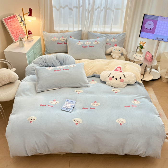 91家纺网 家纺一手货源 找家纺 慕尚家纺 2025新款牛奶绒毛巾绣刺绣四件套 小萌狗 蓝白