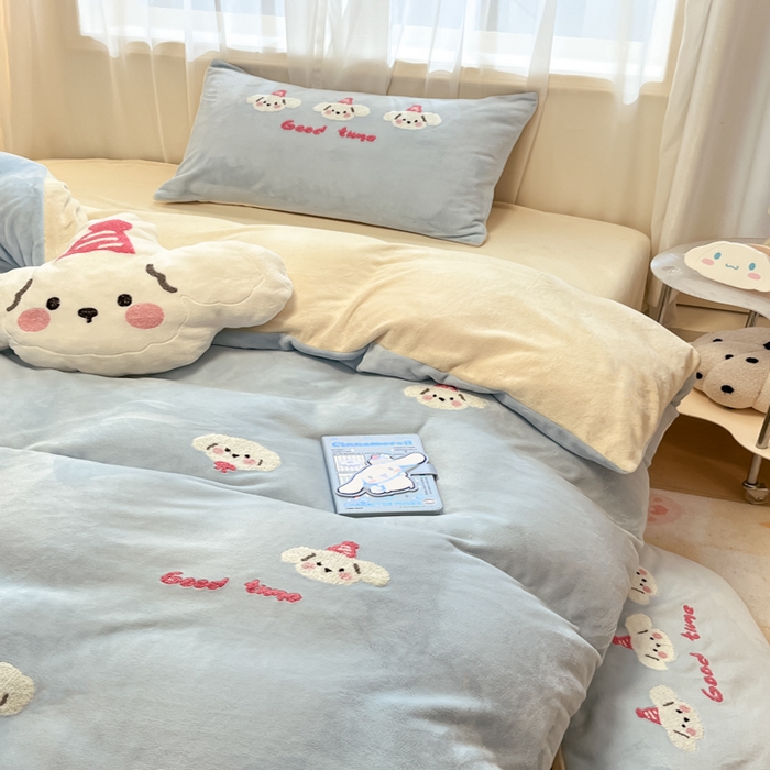 91家纺网 家纺一手货源 找家纺 慕尚家纺 2025新款牛奶绒毛巾绣刺绣四件套 小萌狗 蓝白