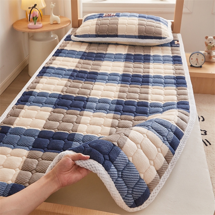 91家纺网 家纺一手货源 找家纺 东宇床垫 2025新款牛奶绒床褥学生床 格子蓝