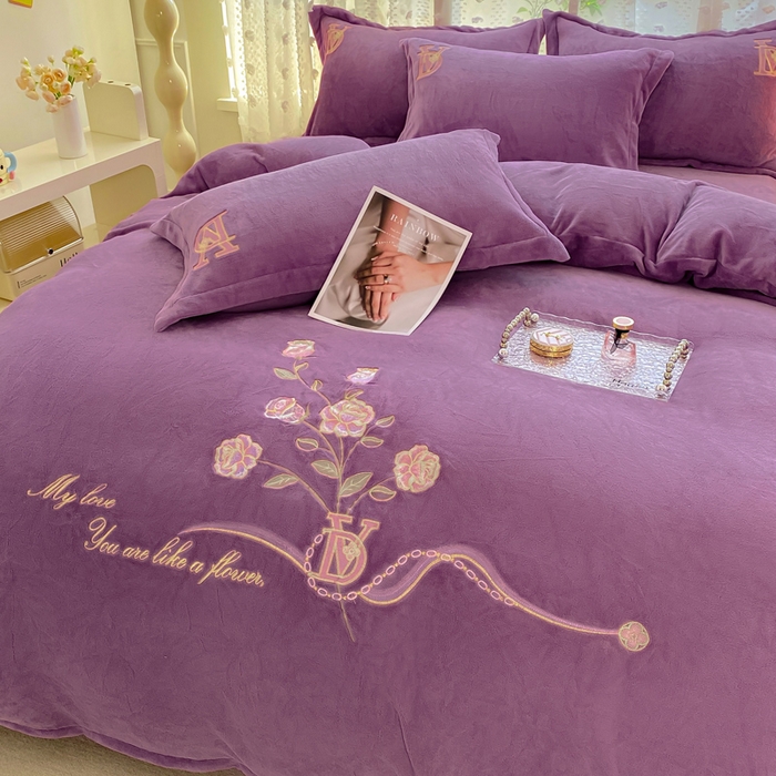 91家纺网 家纺一手货源 找家纺 晶缦家纺 2024新款高克重牛奶绒刺绣花四件套 点点花季-淡紫