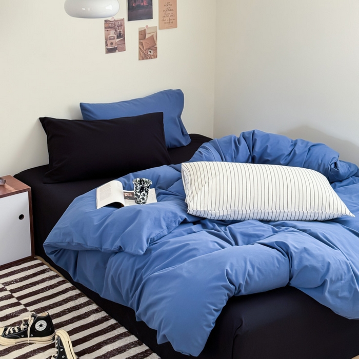 91家纺网 家纺一手货源 找家纺 艾沁家纺 2024新款简约风全棉色织水洗棉混搭四件套 深蓝+黑（深蓝枕+黑色枕）