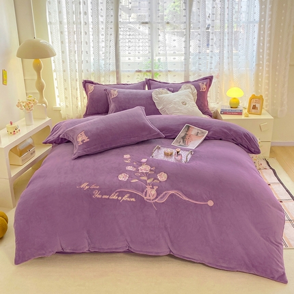 91家纺网 家纺一手货源 找家纺 晶缦家纺 2024新款高克重牛奶绒刺绣花四件套 点点花季-淡紫