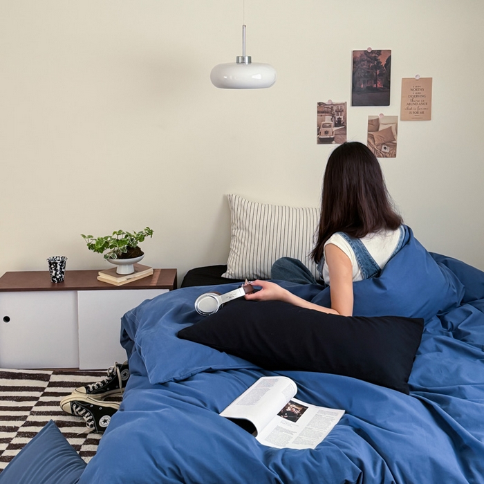 91家纺网 家纺一手货源 找家纺 艾沁家纺 2024新款简约风全棉色织水洗棉混搭四件套 深蓝+黑（深蓝枕+竖条枕）