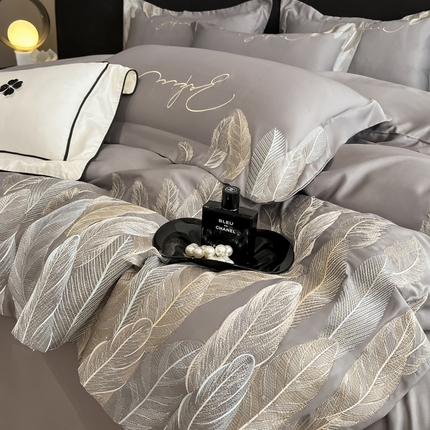 91家纺网 家纺一手货源 找家纺 （总）博纳家纺 2024新款亲肤棉磨毛绣花宽边四件套爱乐之家-羽毛