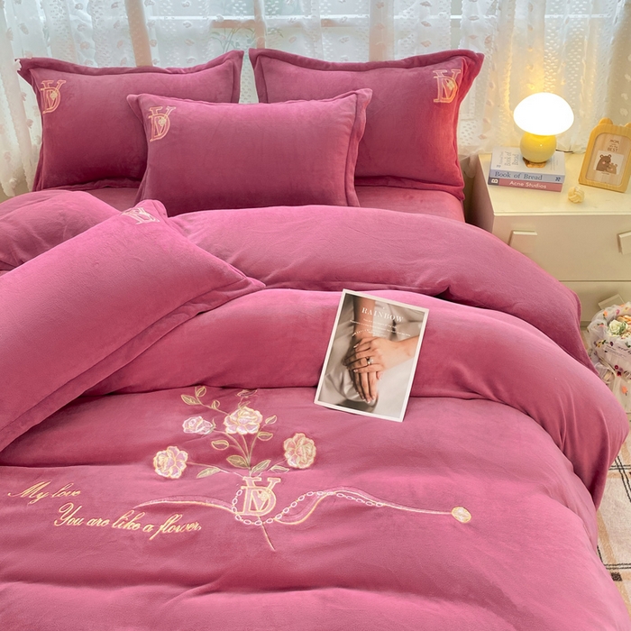 91家纺网 家纺一手货源 找家纺 晶缦家纺 2024新款高克重牛奶绒刺绣花四件套 点点花季-豆沙