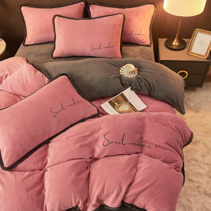 91家纺网 家纺一手货源 找家纺 吾诺 2024新款双拼色牛奶绒四件套 风格一 双拼豆沙