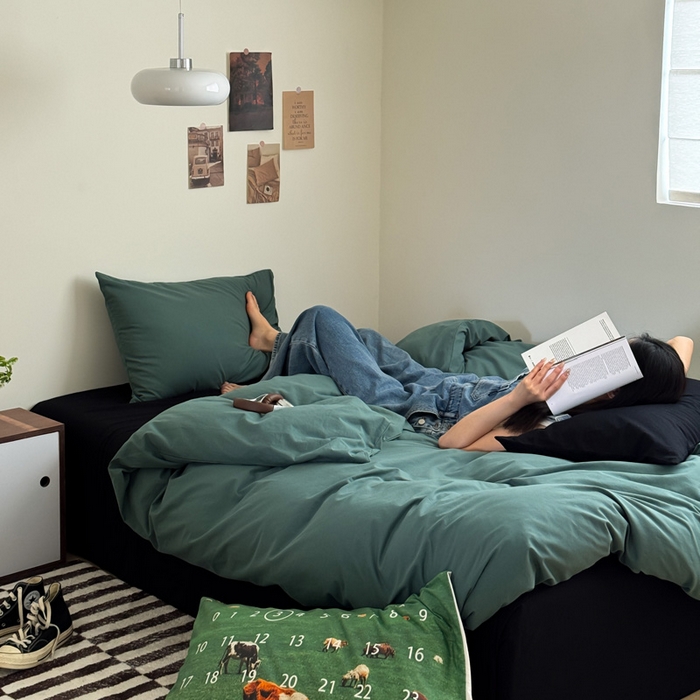 91家纺网 家纺一手货源 找家纺 艾沁家纺 2024新款简约风全棉色织水洗棉混搭四件套 墨绿+黑（墨绿+印花枕）