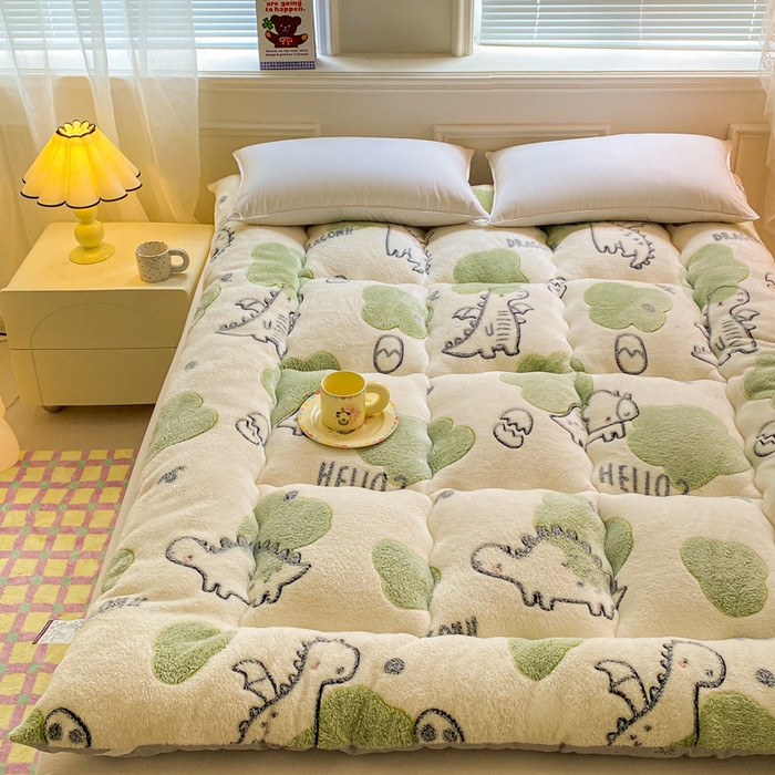 91家纺网 家纺一手货源 找家纺 缦卡琳家纺 2024新款A类牛奶绒羽丝棉床垫 恐龙宝贝