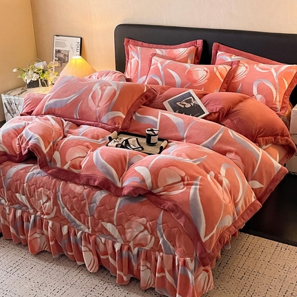 91家纺网 家纺一手货源 找家纺 （总）茉保家纺 2025新款包边款印花牛奶绒床盖四件套