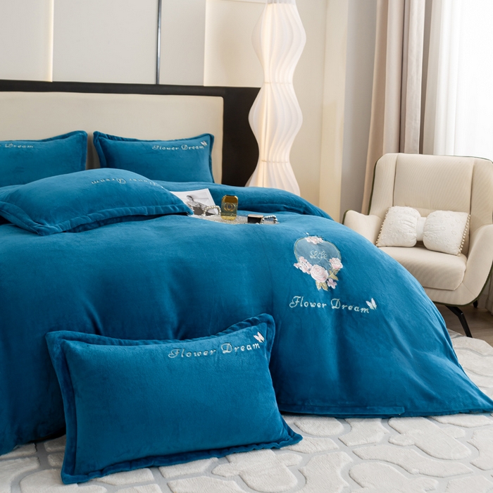 91家纺网 家纺一手货源 找家纺 晶缦家纺 2024新款高克重牛奶绒刺绣花四件套 花仙子-藏蓝