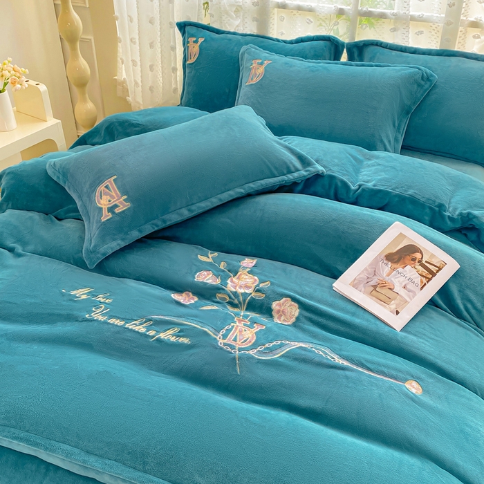 91家纺网 家纺一手货源 找家纺 晶缦家纺 2024新款高克重牛奶绒刺绣花四件套 点点花季-雅绿