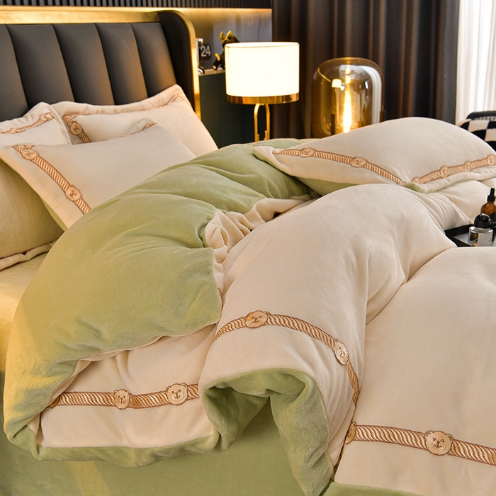 91家纺网 家纺一手货源 找家纺 云家 （包含买家秀）2024新款高克重牛奶绒纯色双拼刺绣四件套珊瑚绒 凯迪系列 凯迪-奶昔白+豆绿