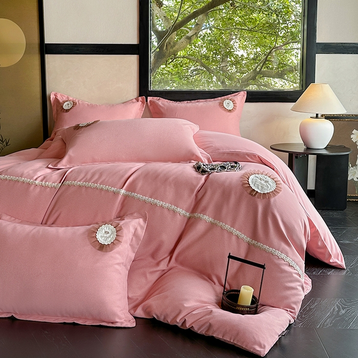 91家纺网 家纺一手货源 找家纺 宜家坊 2024秋冬加厚肌理纹碳素磨毛刺绣贴布绣花边新中式四件套 粉色