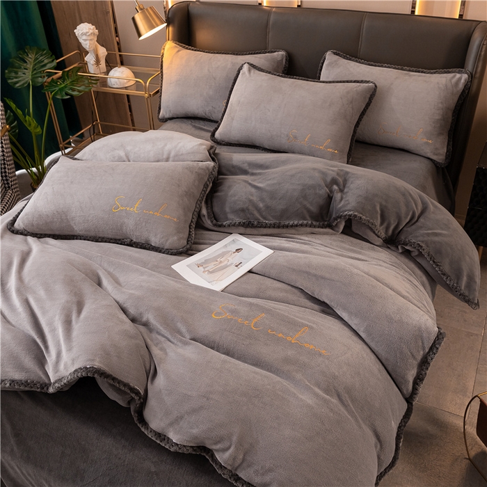 91家纺网 家纺一手货源 找家纺 吾诺 2024新款双拼色牛奶绒四件套 风格二 双拼浅灰