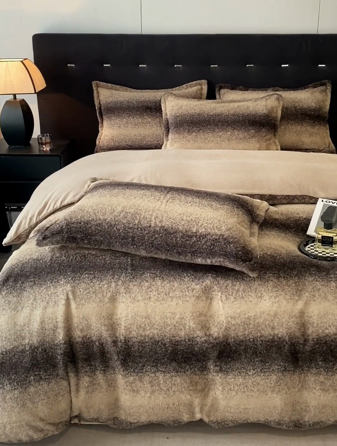 91家纺网 家纺一手货源 找家纺 慕尚家纺 2025新款高端亲肤舒适暖芙兔毛四件套 暖芙-深咖