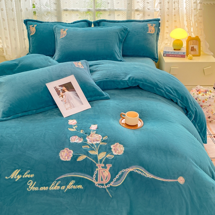 91家纺网 家纺一手货源 找家纺 晶缦家纺 2024新款高克重牛奶绒刺绣花四件套 点点花季-雅绿