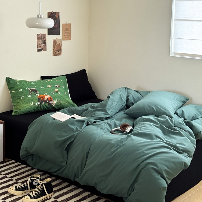 91家纺网 家纺一手货源 找家纺 艾沁家纺 2024新款简约风全棉色织水洗棉混搭四件套 墨绿+黑(黑色枕+印花枕)