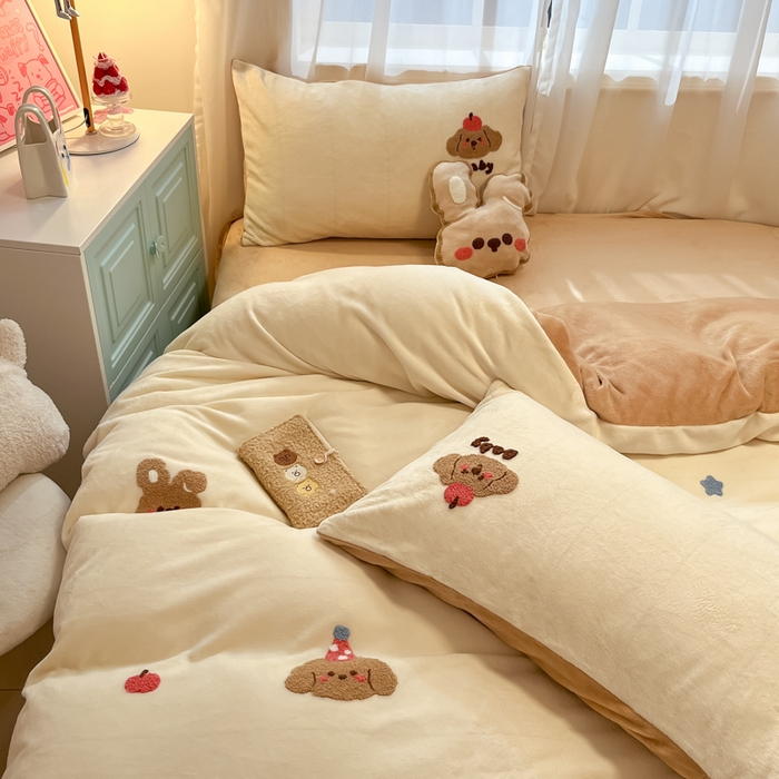 91家纺网 家纺一手货源 找家纺 慕尚家纺 2025新款牛奶绒毛巾绣刺绣四件套 球球 咖