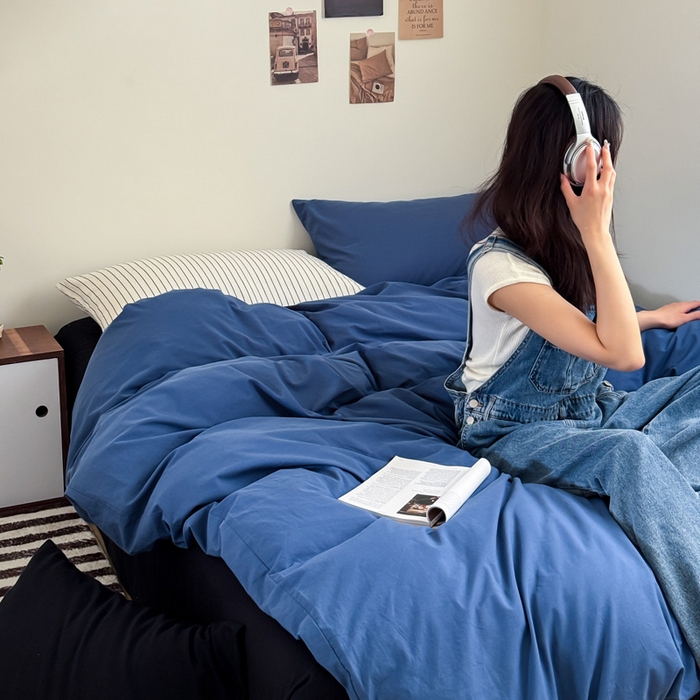 91家纺网 家纺一手货源 找家纺 艾沁家纺 2024新款简约风全棉色织水洗棉混搭四件套 深蓝+黑（深蓝枕+竖条枕）