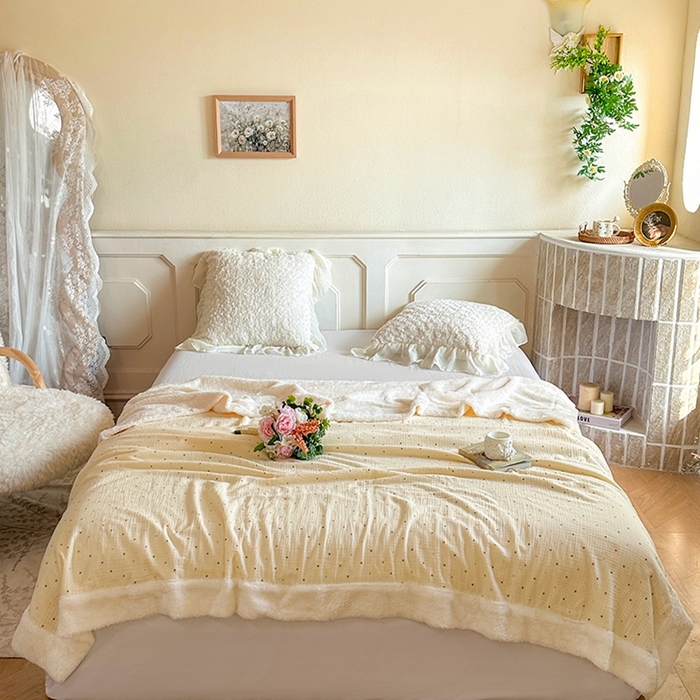 91家纺网 家纺一手货源 找家纺 木楌家居 2025新款皱绉纱空调盖被毯 波点暖暖