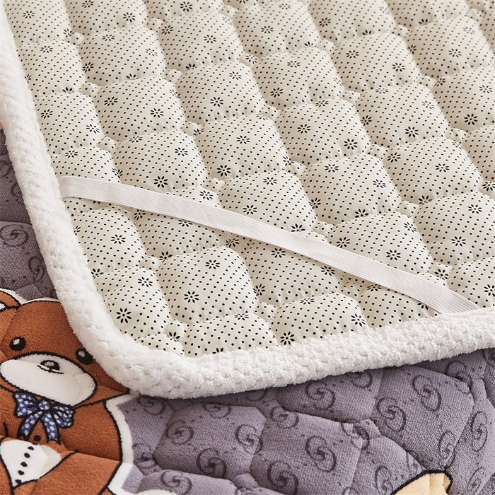 91家纺网 家纺一手货源 找家纺 东宇床垫 2025新款牛奶绒床褥学生床 伴我熊心