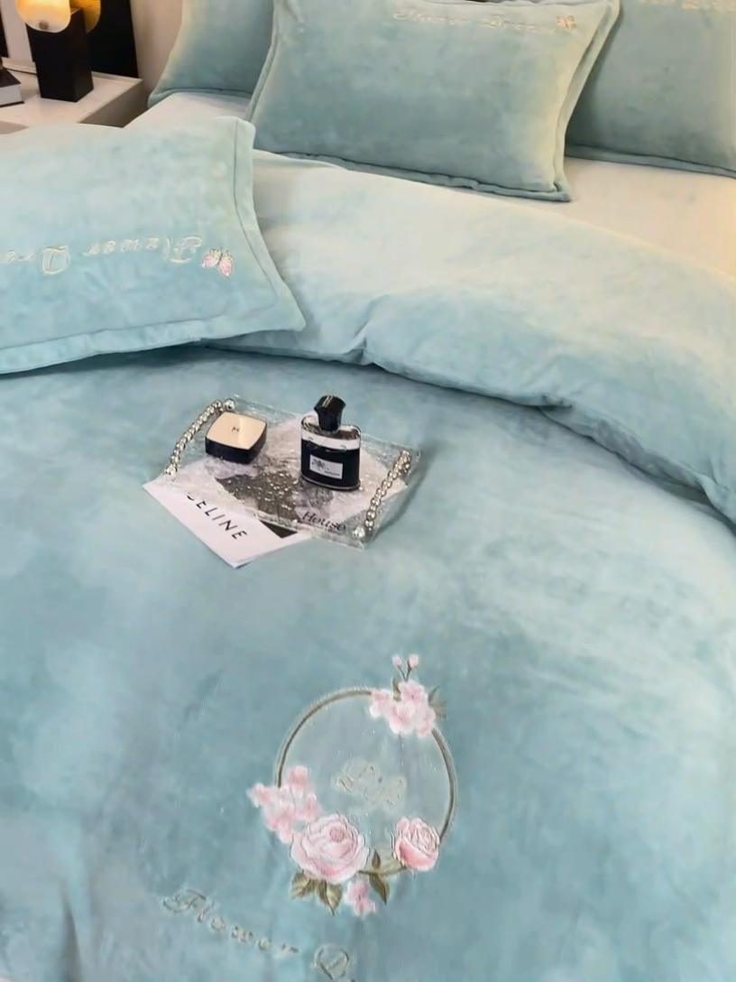 91家纺网 家纺一手货源 找家纺 晶缦家纺 2024新款高克重牛奶绒刺绣花四件套 花仙子-草绿