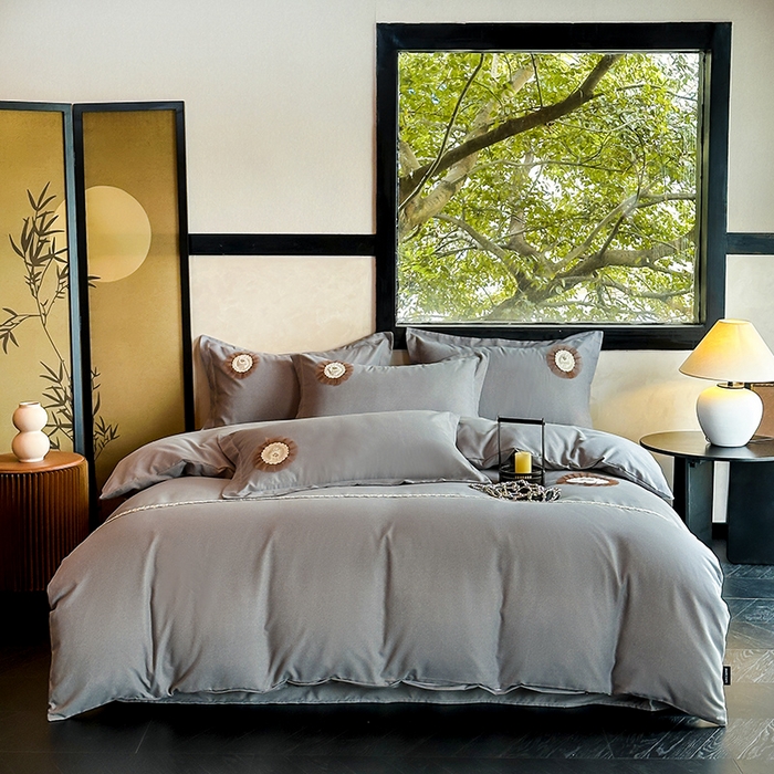 91家纺网 家纺一手货源 找家纺 宜家坊 2024秋冬加厚肌理纹碳素磨毛刺绣贴布绣花边新中式四件套 灰色