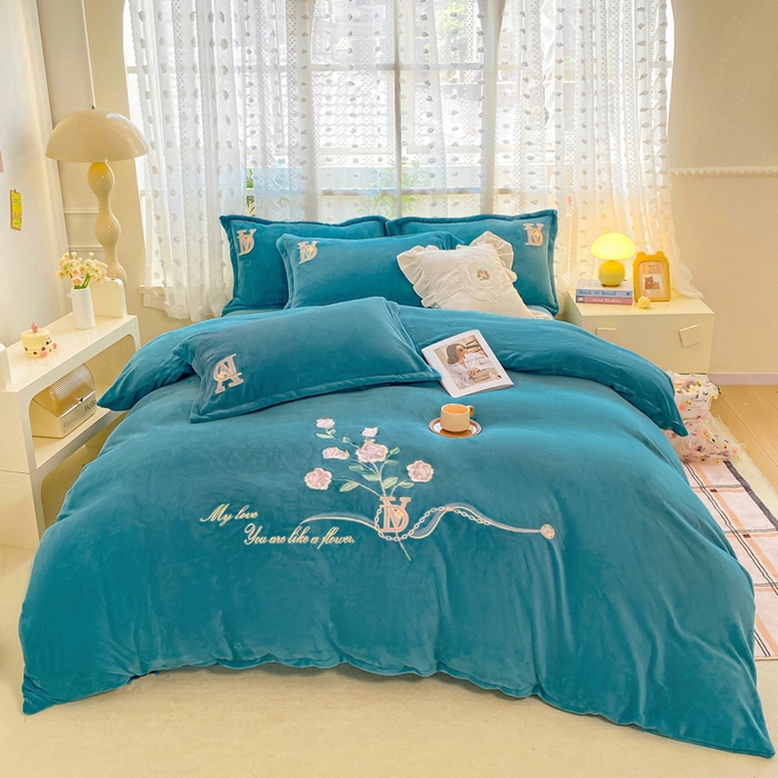 91家纺网 家纺一手货源 找家纺 晶缦家纺 2024新款高克重牛奶绒刺绣花四件套 点点花季-雅绿