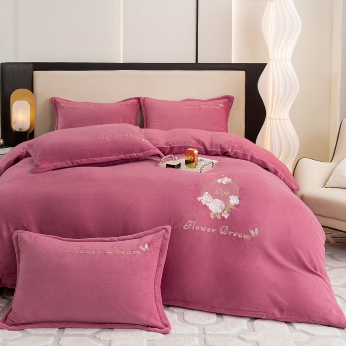 91家纺网 家纺一手货源 找家纺 晶缦家纺 2024新款高克重牛奶绒刺绣花四件套 花仙子-豆沙